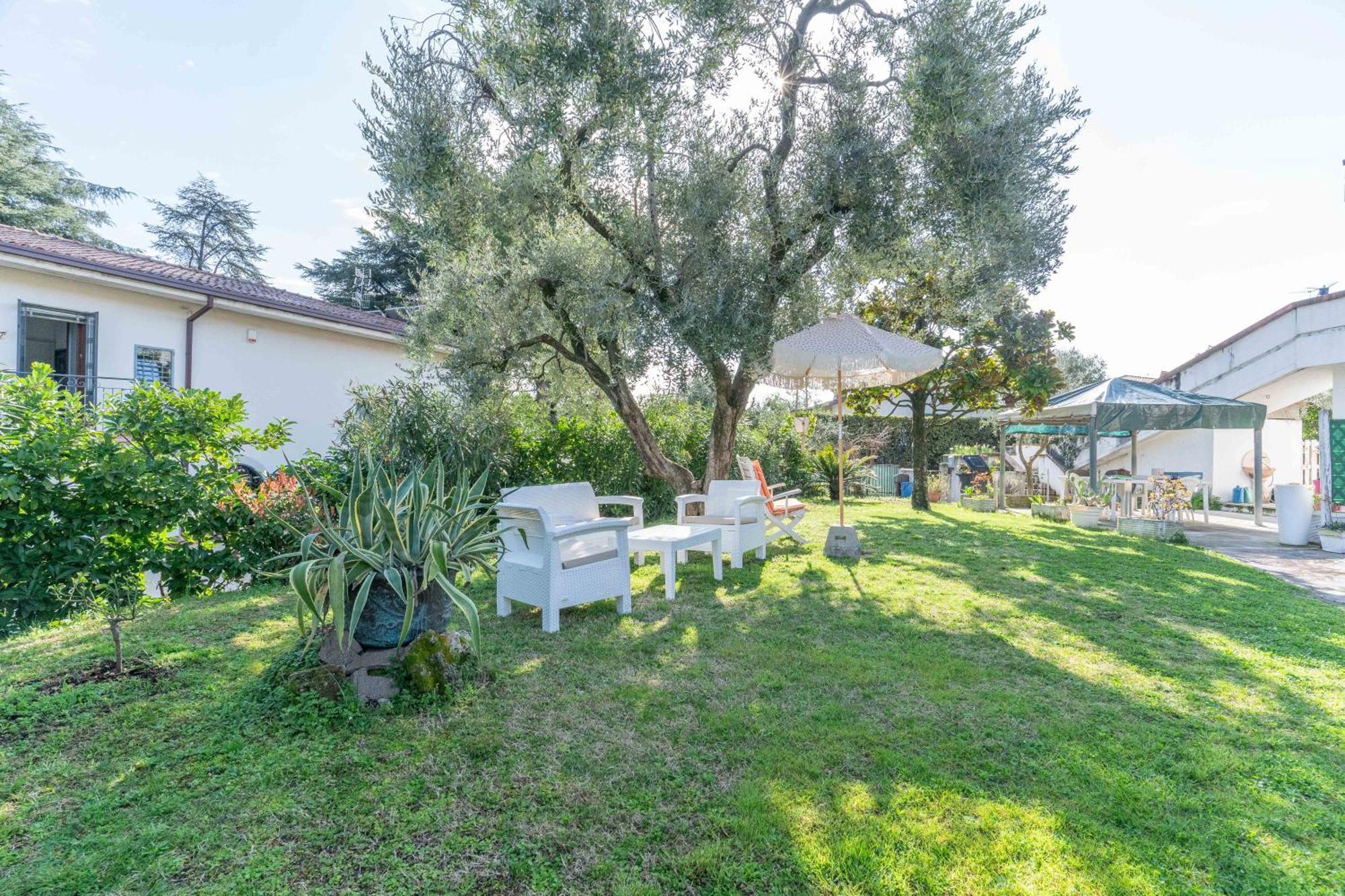 Ampia Dimora A Salo Con Parcheggio E Giardino Apartment Ngoại thất bức ảnh