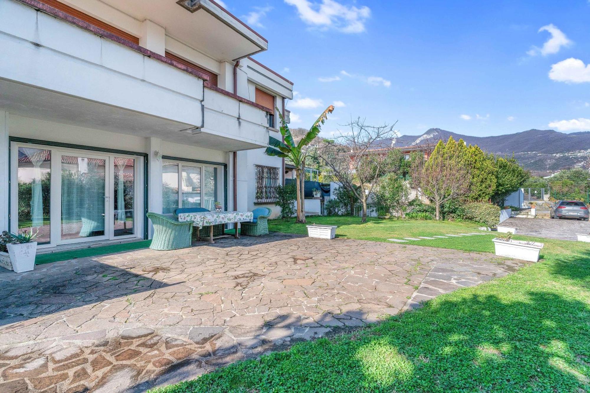 Ampia Dimora A Salo Con Parcheggio E Giardino Apartment Ngoại thất bức ảnh